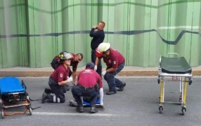 Joven resulta gravemente lesionado tras caer de puente vehicular en Actopan