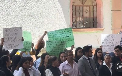 Lecheros de San Salvador se manifiestan durante informe de alcalde