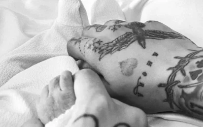 ¡Ya nació la bebé de Nodal y Cazzu! Con tierna foto la pareja lo anunció.