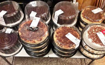 Guerra de Pasteles en una tienda de Costco: en 15 segundos es estante se queda vacío. VIDEO