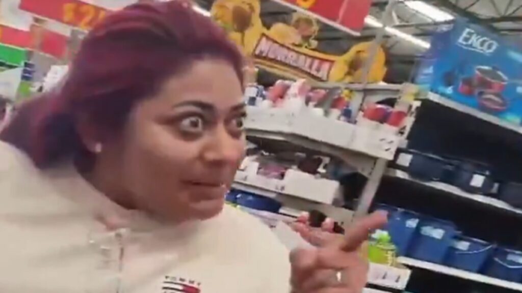 ladyaurrera-se-viraliza-se-quita-la-ropa-y-amenaza-a-trabajadores-092247-1024×576