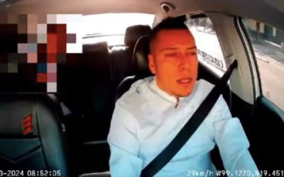 Una mujer amenazo al taxista con denunciarlo por acoso por no manejar rápido. VIDEO