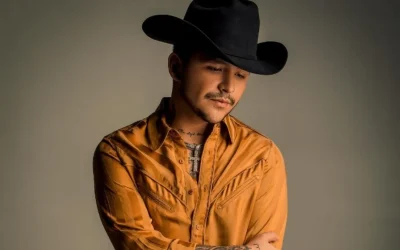 Christian Nodal construirá una escuela preparatoria en Sonora.