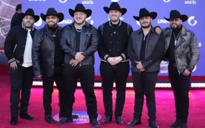 Grupo Frontera estreno disco el día de ayer el cual incluye 12 canciones de las cuales cuatro son colaboraciones.