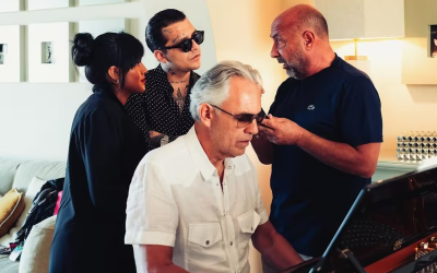 Nodal presume su encuentro con el tenor Andrea Bocelli.