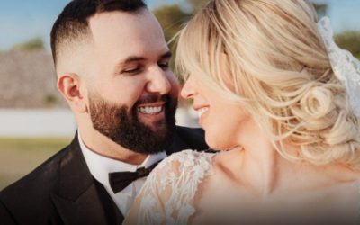 ¡Es oficial! Carín León ya firmó el divorcio.