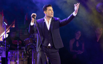 Carlos Rivera celebra 20 años de carrera con emotivo concierto.