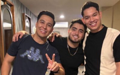 Vocalistas de la Arrolladora Banda el limón arman noche de karaoke con sus fanáticos.