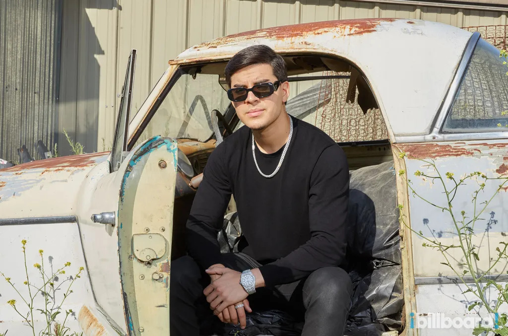 cover-fuerza-regida-moises-lopez-billboard-espanol-2023-martha-galvan-5-1548-1