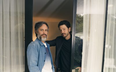 Gael García y Diego Luna sorprenden en karaoke y cantan ‘Quiero que me quieras’ de ‘Rudo y cursi’.