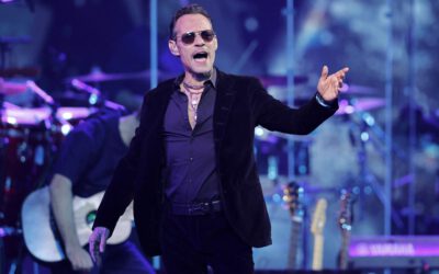 Marc Anthony se molesta tras recibir botellazo en concierto