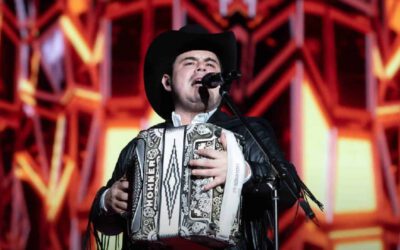 Alfredo Olivas no canta corridos, su público sí: VIDEO