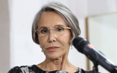 Convocan a retirar una estatua de Florinda Meza en su pueblo natal.