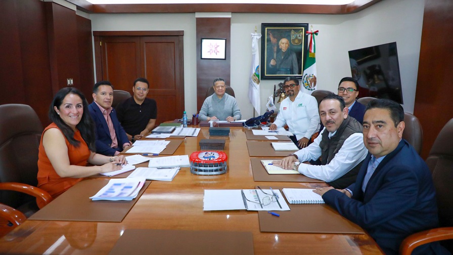 Menchaca-Salazar-coordina-acciones-con-CFE-para-garantizar-servicio-electrico-en-Hidalgo-